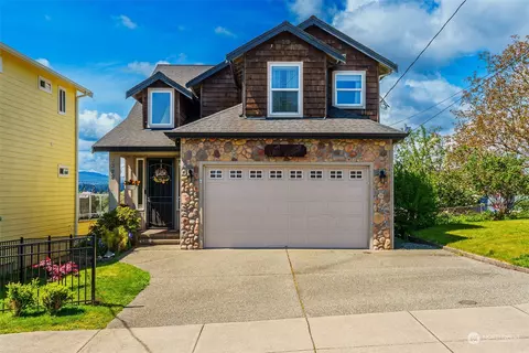 1329 Ironsides Ave, Bremerton, WA 98310