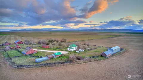 575 Rd 2 NW, Waterville, WA 98858