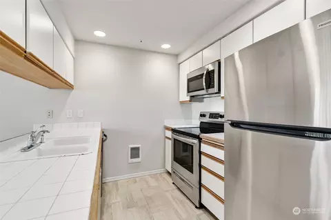 Kitchen - 9727 18th Ave W #A201, Everett, WA 98204 photo 2 of 2