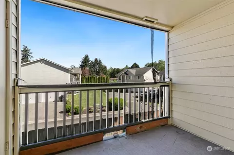 Exterior - 9727 18th Ave W #A201, Everett, WA 98204 photo 2 of 3