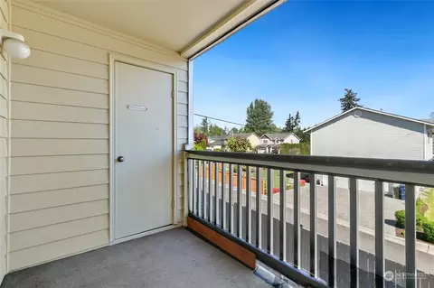 Exterior - 9727 18th Ave W #A201, Everett, WA 98204 photo 1 of 3