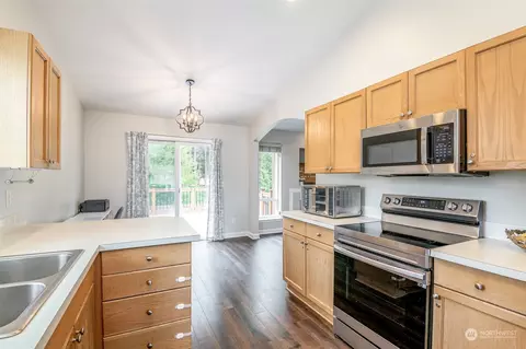 Kitchen - 19932 83rd Ave E, Spanaway, WA 98387 photo 2 of 4