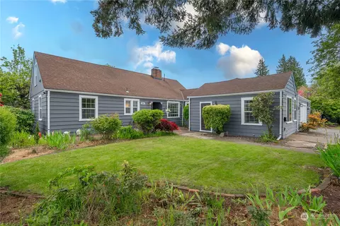 221 12th St NW, Puyallup, WA 98371