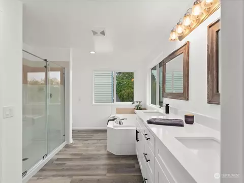 Bath - 22626 8th Dr SE, Bothell, WA 98021 photo 3 of 5