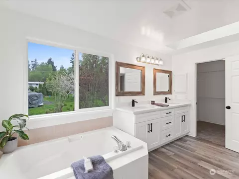 Bath - 22626 8th Dr SE, Bothell, WA 98021 photo 4 of 5