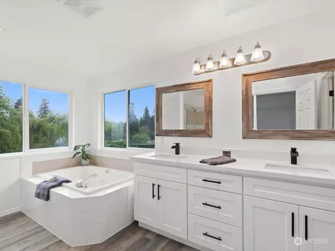 Bath - 22626 8th Dr SE, Bothell, WA 98021 photo 2 of 5