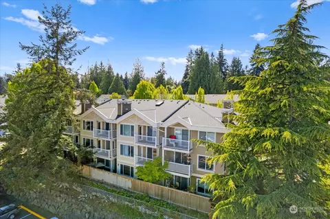 937 N 200th St #B302, Shoreline, WA 98133