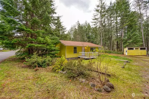 351 N Chinook Dr N, Hoodsport, WA 98548