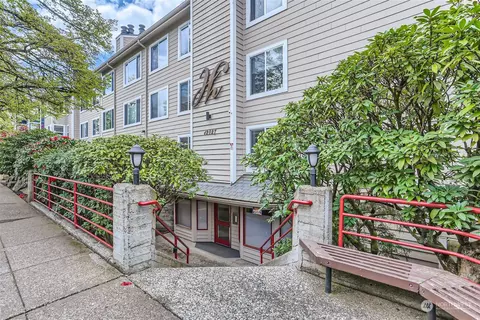 12027 15th Ave NE #404, Seattle, WA 98125