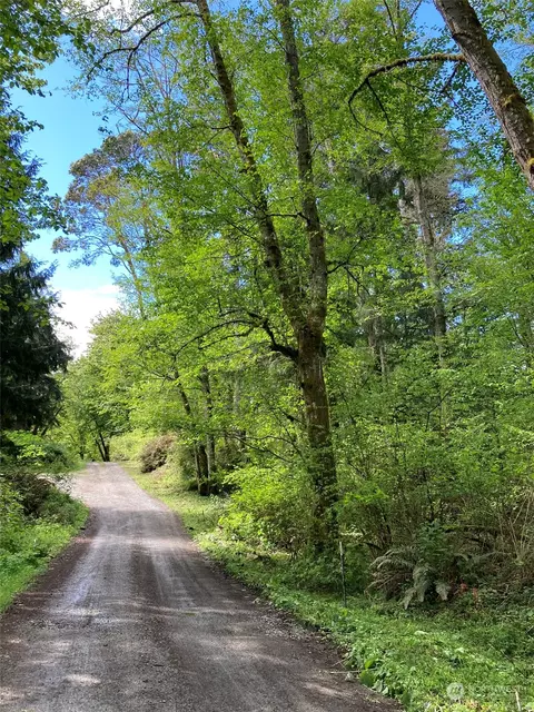 135 SW Nn Sw 244th St, Vashon, WA 98070