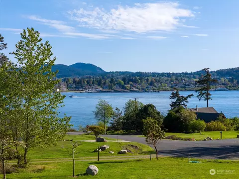 7811 S Beach Ln, Anacortes, WA 98221