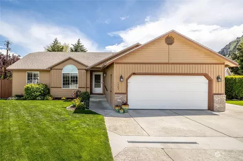 1583 Carson Ct, Wenatchee, WA 98802