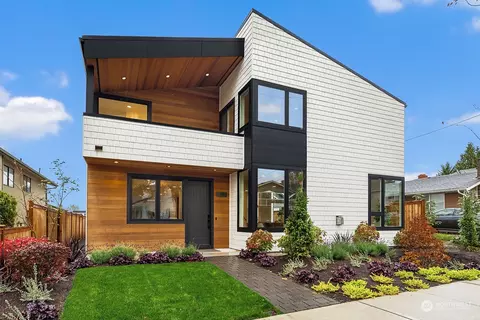 910 N 31st St, Renton, WA 98056
