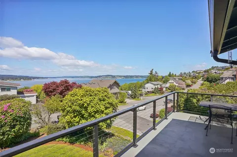 3633 Soundview Dr W, University Place, WA 98466