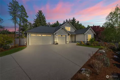2742 Tasanee Ct, Steilacoom, WA 98388
