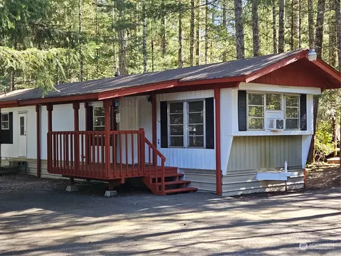 141 N Napilikai St, Lilliwaup, WA 98555