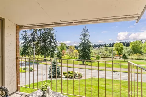 23305 Lakeview Dr #C206, Mountlake Terrace, WA 98043