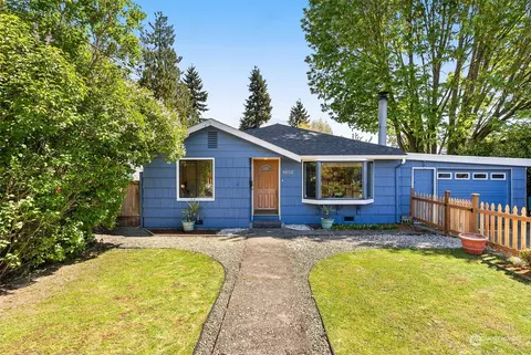 8802 Interlake Ave N, Seattle, WA 98103