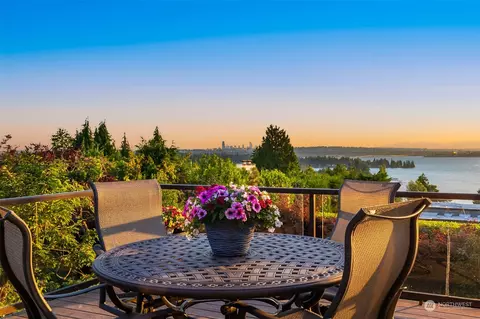 10503 NE 53rd St, Kirkland, WA 98033