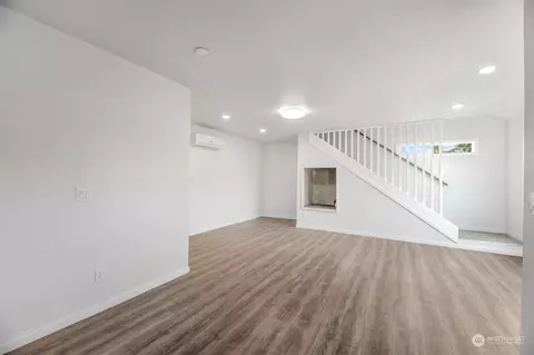 Living - 455 3rd St, Sumas, WA 98295 photo 4 of 5