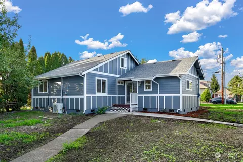Exterior - 455 3rd St, Sumas, WA 98295 photo 4 of 6