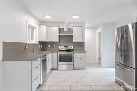 Kitchen - 455 3rd St, Sumas, WA 98295 photo 1 of 3