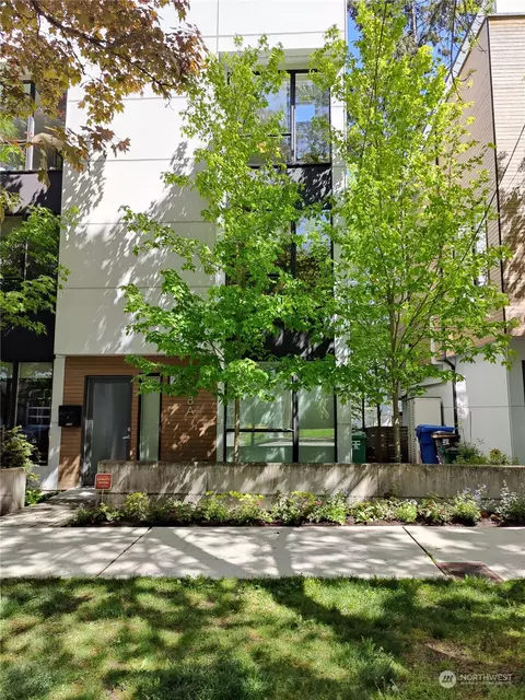 Exterior - 208 26th Ave E #A, Seattle, WA 98112 photo 2 of 2