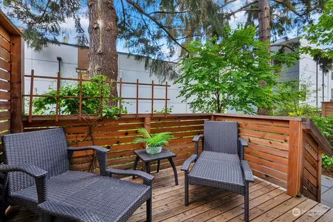 Exterior - 208 26th Ave E #A, Seattle, WA 98112 photo 1 of 2