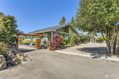 17702 Spruce Way, Lynnwood, WA 98037