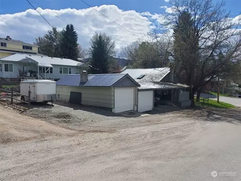 Exterior - 206 E Delaware Ave, Republic, WA 99166 photo 2 of 10