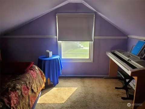 Bedroom - 206 E Delaware Ave, Republic, WA 99166 photo 2 of 2