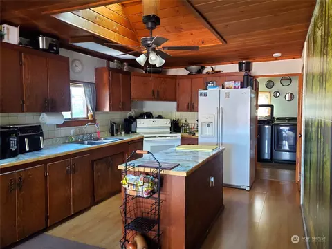 Kitchen - 206 E Delaware Ave, Republic, WA 99166 photo 1 of 3