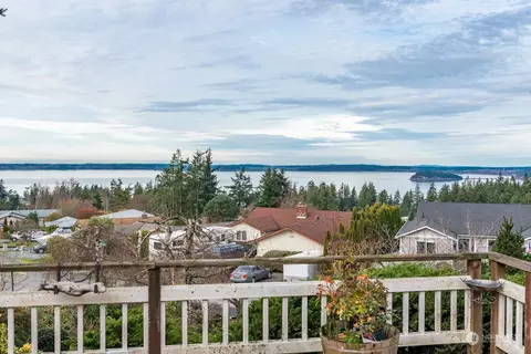 675 Island View Dr, Camano Island, WA 98282