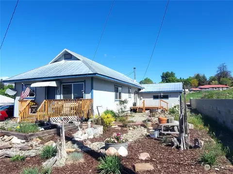 231 Dewberry Ave E, Omak, WA 98841