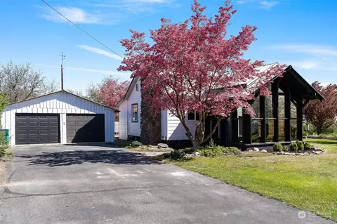 649 E Dewberry Ave, Omak, WA 98841