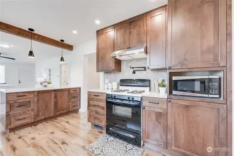 Kitchen - 1708 Scenic Dr, Everett, WA 98203 photo 3 of 3