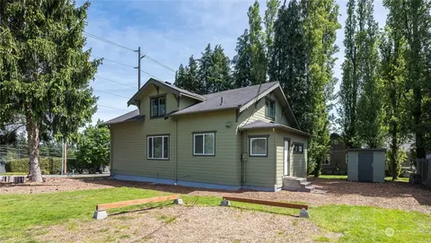 Exterior - 1708 Scenic Dr, Everett, WA 98203 photo 3 of 4