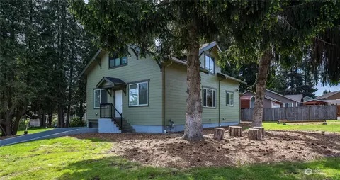 Exterior - 1708 Scenic Dr, Everett, WA 98203 photo 2 of 4