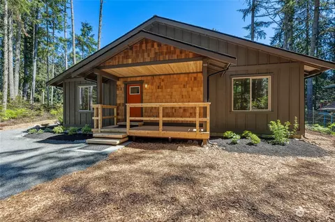 10907 Tahoma Dr, Anderson Island, WA 98303