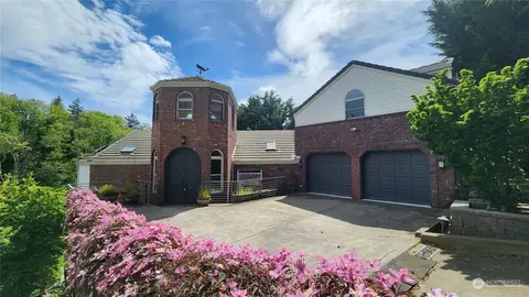 1535 Magnolia Blvd W, Seattle, WA 98199
