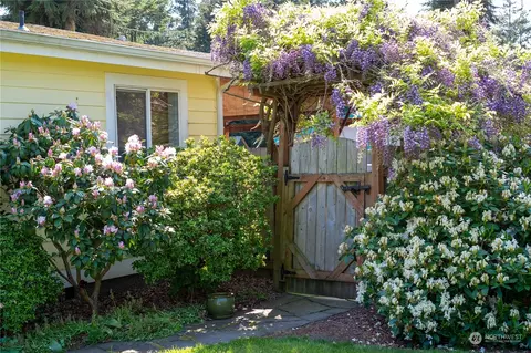 106 Spruce St, Eastsound, WA 98245 photo 4