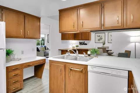 Kitchen - 318 170th Pl SW, Bothell, WA 98012 photo 2 of 3
