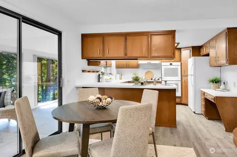 Dining - 318 170th Pl SW, Bothell, WA 98012 photo 2 of 6