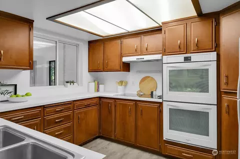 Kitchen - 318 170th Pl SW, Bothell, WA 98012 photo 1 of 3