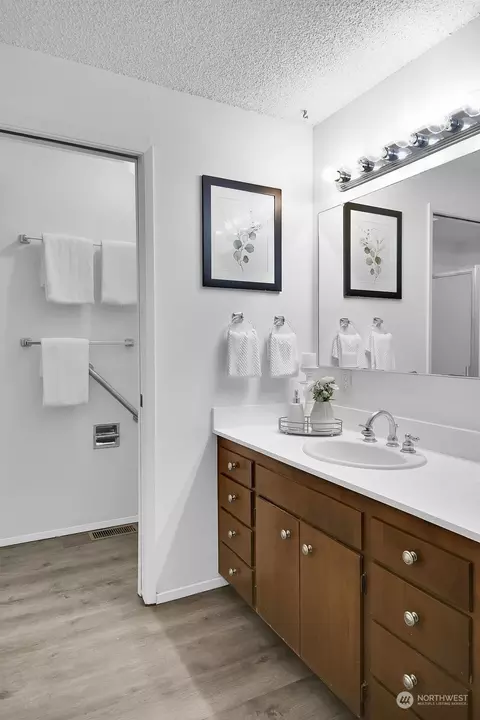 Bath - 318 170th Pl SW, Bothell, WA 98012 photo 1 of 3