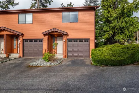 690 NW Atalanta Way #B11, Oak Harbor, WA 98277