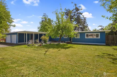 813 Walker Ave, Oak Harbor, WA 98277
