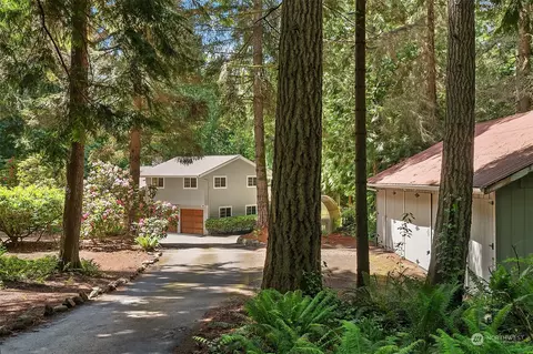 4979 NE Avalon Ln, Bainbridge Island, WA 98110