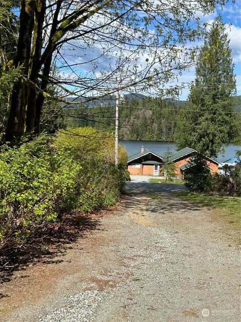 33066 S Shore Dr, Mount Vernon, WA 98274
