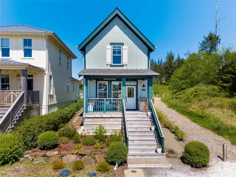 34 Lavender Ln, Pacific Beach, WA 98571